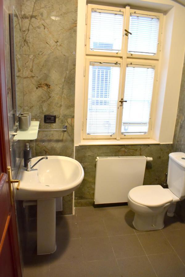 Apartment Lesser Town! Prag Dış mekan fotoğraf